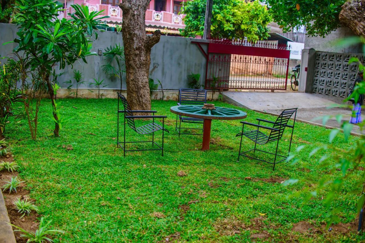 Hotel Thambu Illam Jaffna Exterior foto